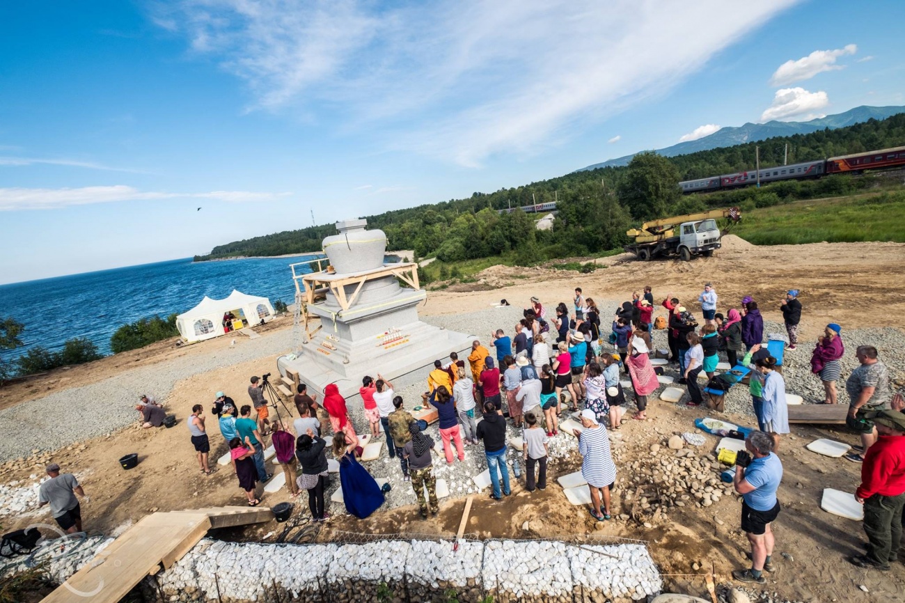Ступа Совершенной Победы на озере Байкал (Stupa of Complete Victory, lake Baikal)